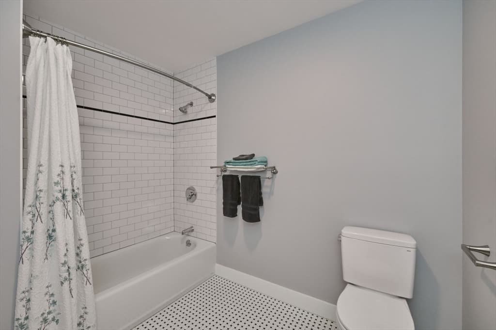 Condominium at 33 Sleeper Street # 603, Boston MA 02210, Boston, photo 9 of 17