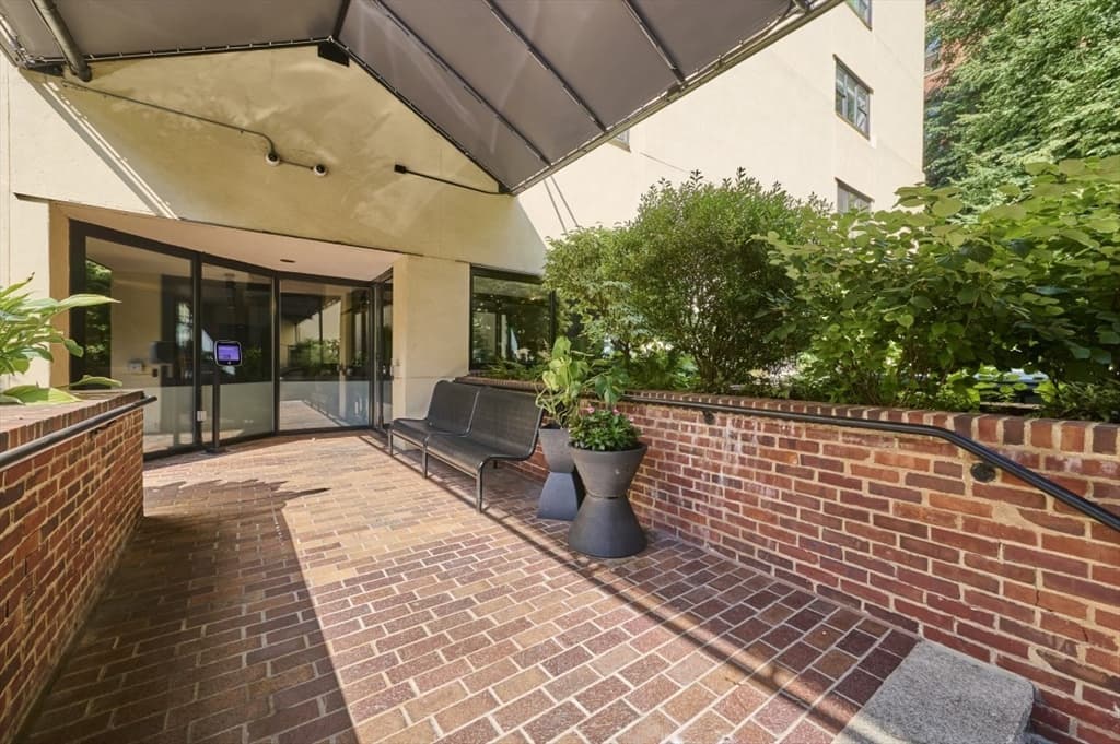 Condominium at 33 Sleeper Street # 603, Boston MA 02210, Boston, photo 15 of 17