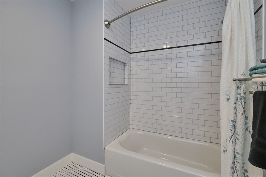 Condominium at 33 Sleeper Street # 603, Boston MA 02210, Boston, photo 8 of 17