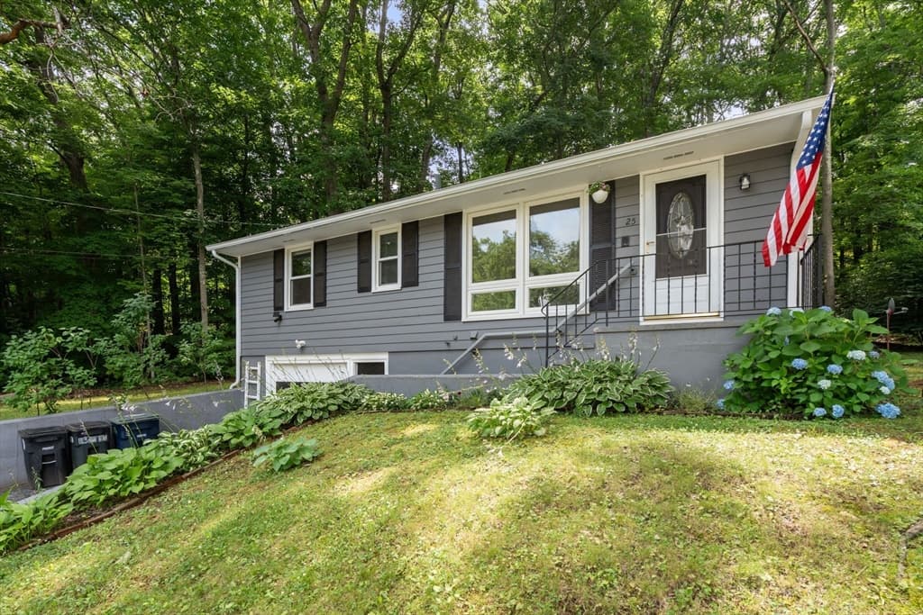 25 Pinedale St, Southbridge MA 01550 photo 2