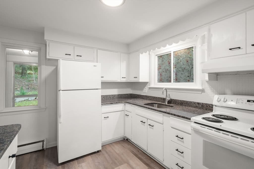 25 Pinedale St, Southbridge MA 01550 photo 6