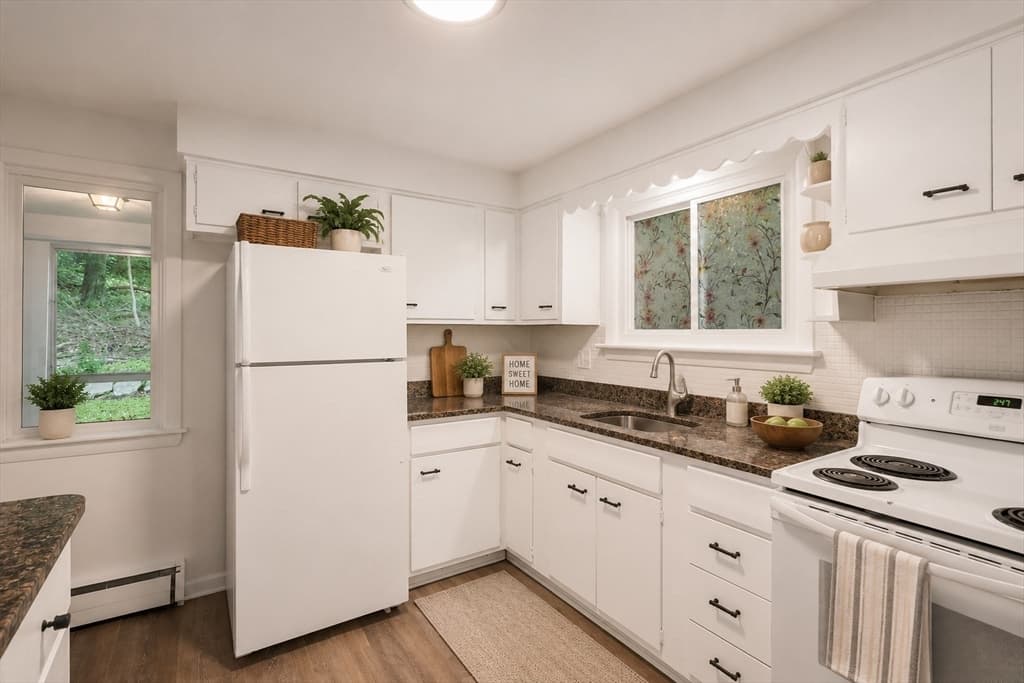 25 Pinedale St, Southbridge MA 01550 photo 5