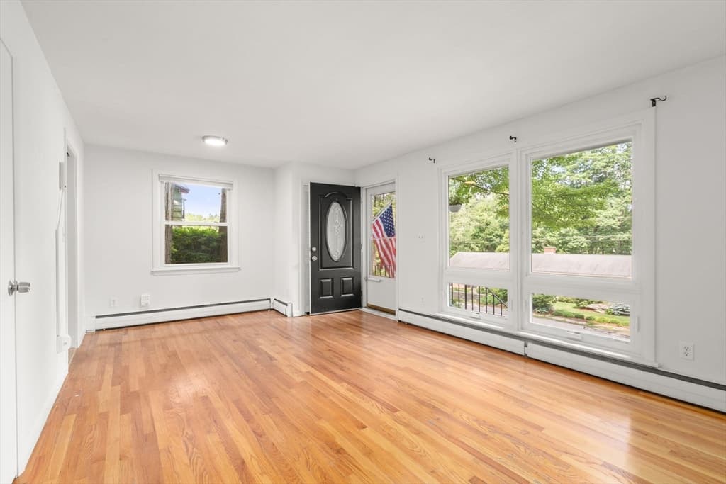 25 Pinedale St, Southbridge MA 01550 photo 4