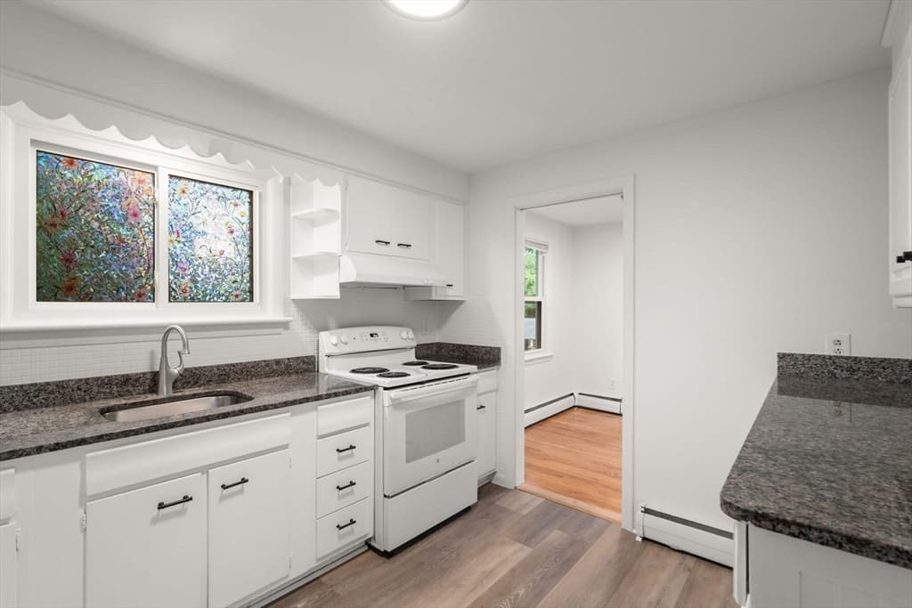 25 Pinedale St, Southbridge MA 01550 photo 8
