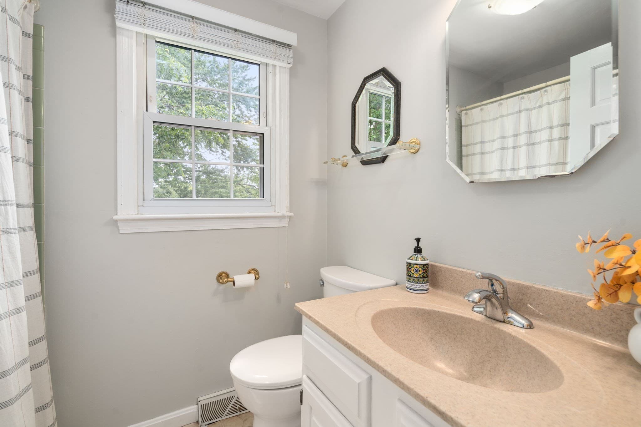 Single Family Residence at 102 Cherry St, Framingham MA 01701, photo 12 of 22