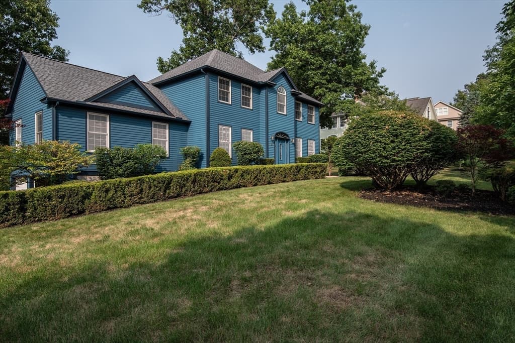 23 Summerfield Rd, Amherst MA 01002