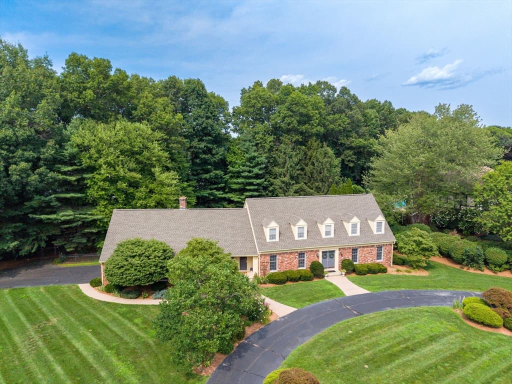 115 Williamsburg Dr, Longmeadow MA 01106 photo 2