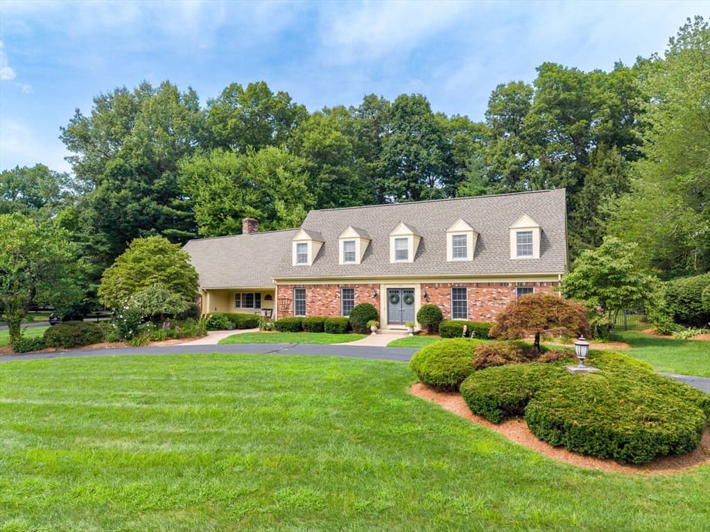115 Williamsburg Dr, Longmeadow MA 01106