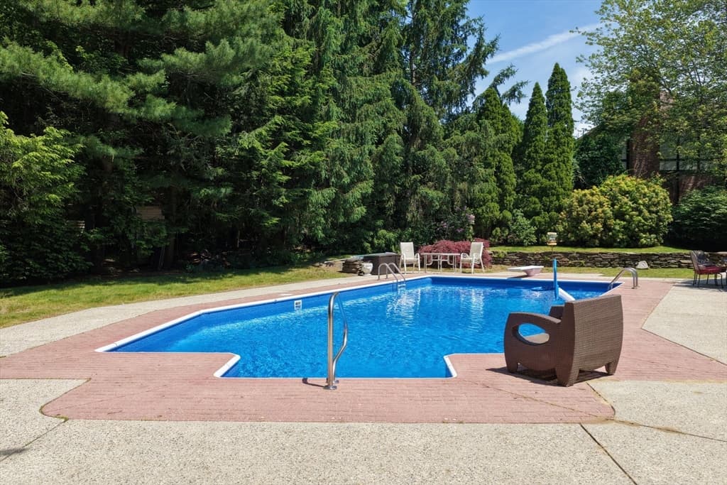 115 Williamsburg Dr, Longmeadow MA 01106 photo 38