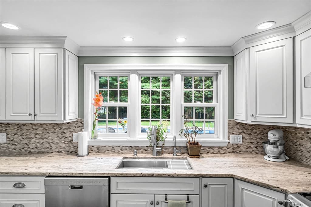 115 Williamsburg Dr, Longmeadow MA 01106 photo 8