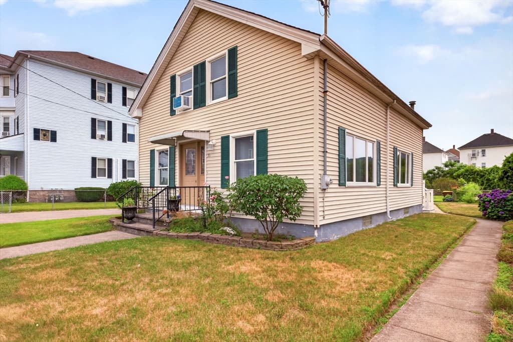 31 Oregon St, Fall River MA 02720 photo 3