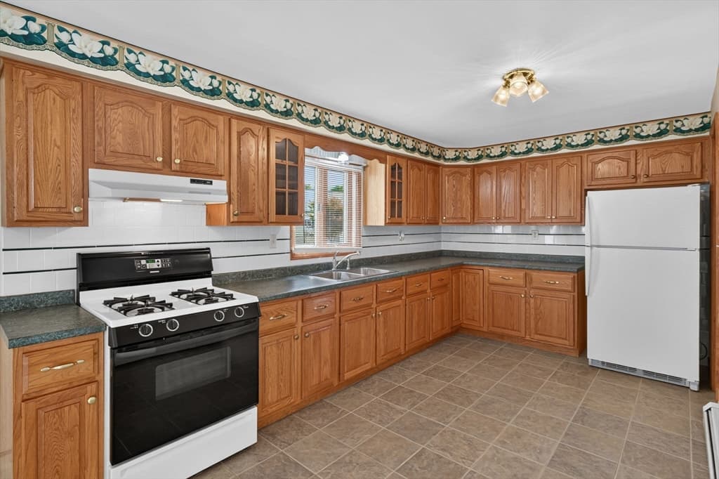31 Oregon St, Fall River MA 02720 photo 8