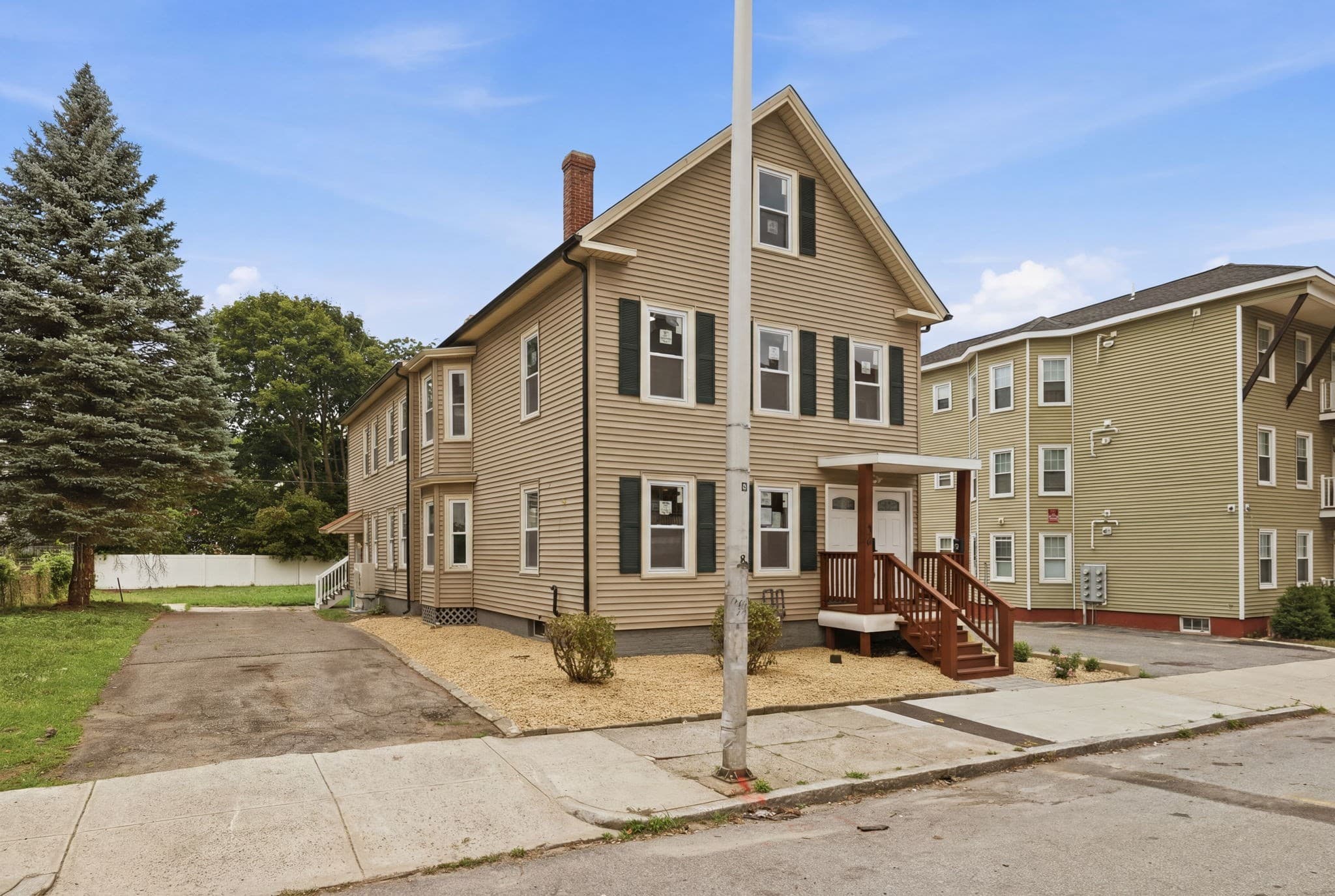 Multi Family at 14 Cutler St, Worcester MA 01604, photo 2 of 30