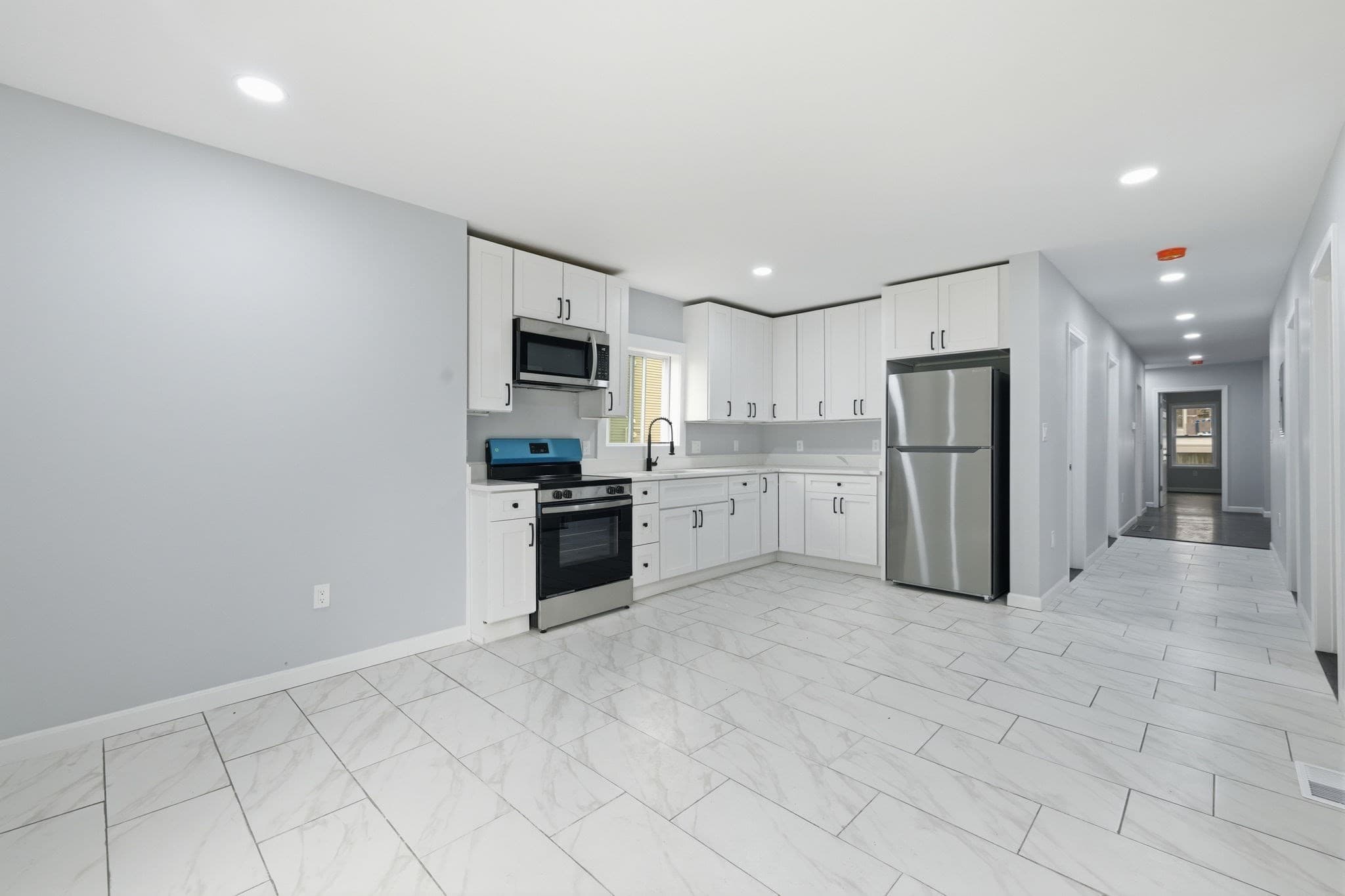 Multi Family at 14 Cutler St, Worcester MA 01604, photo 18 of 30