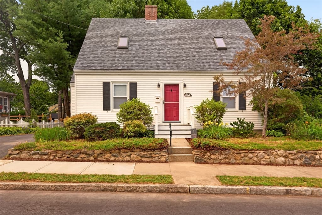 414 Archer St, Fall River MA 02720 photo 2