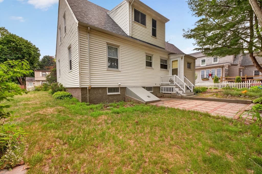 414 Archer St, Fall River MA 02720 photo 3
