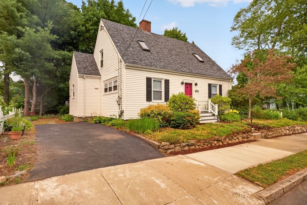 414 Archer St, Fall River MA 02720