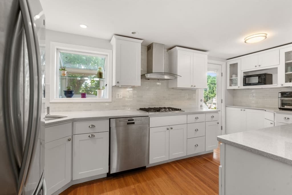 Single Family Residence at 32 Grosvenor Rd, Waltham MA 02453, photo 7 of 39