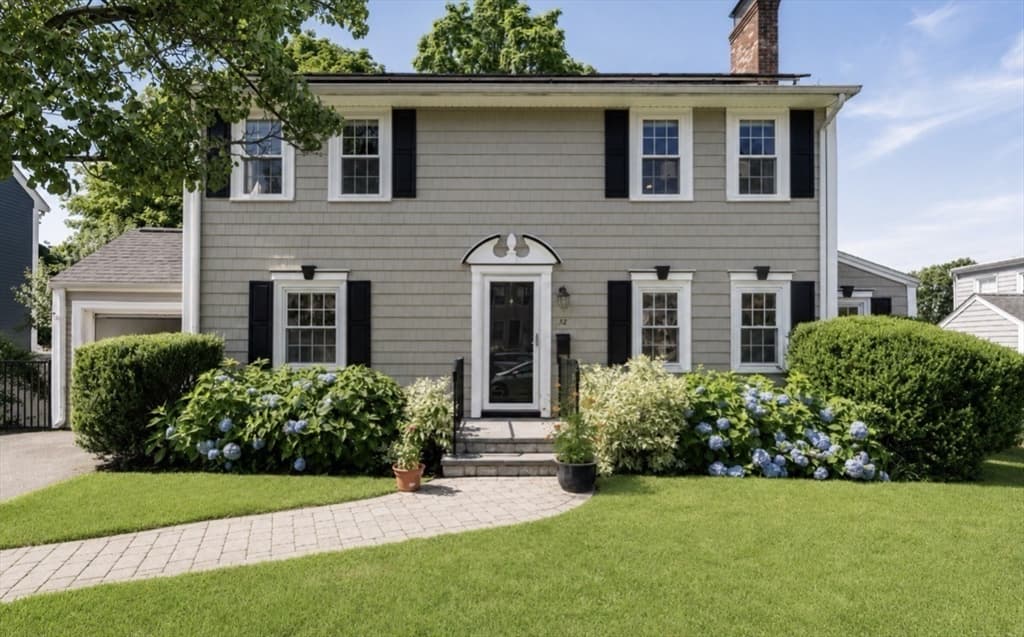 32 Grosvenor Rd, Waltham MA 02453