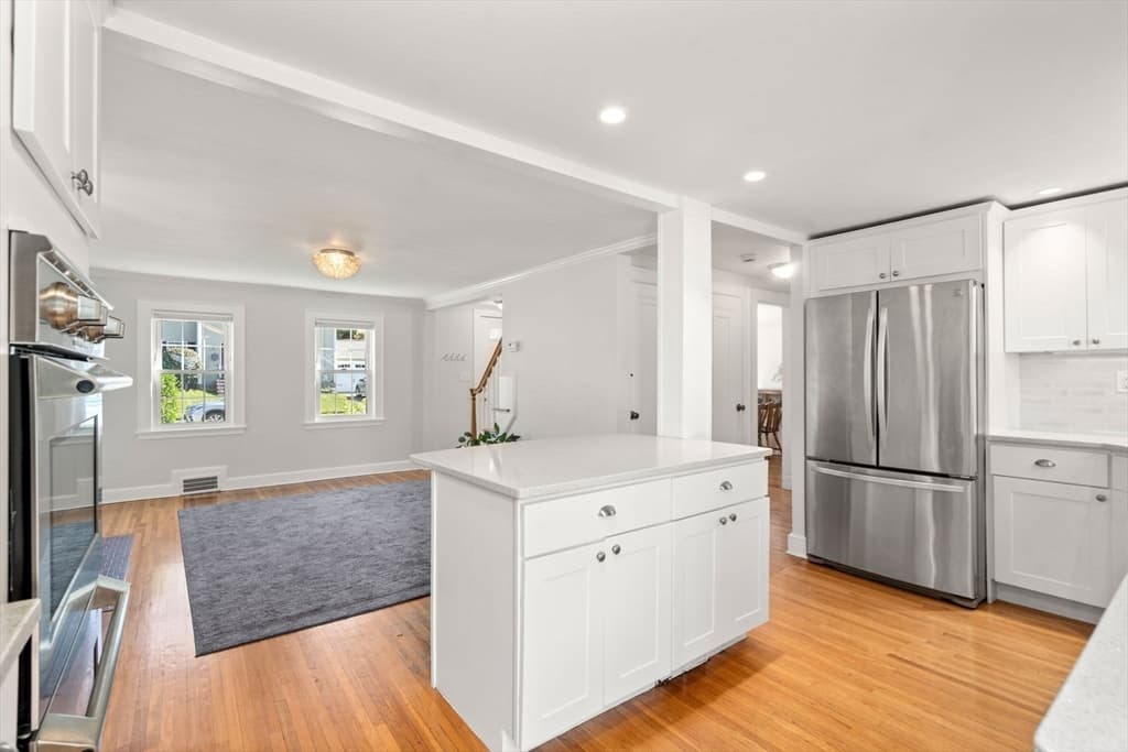 Single Family Residence at 32 Grosvenor Rd, Waltham MA 02453, photo 5 of 39