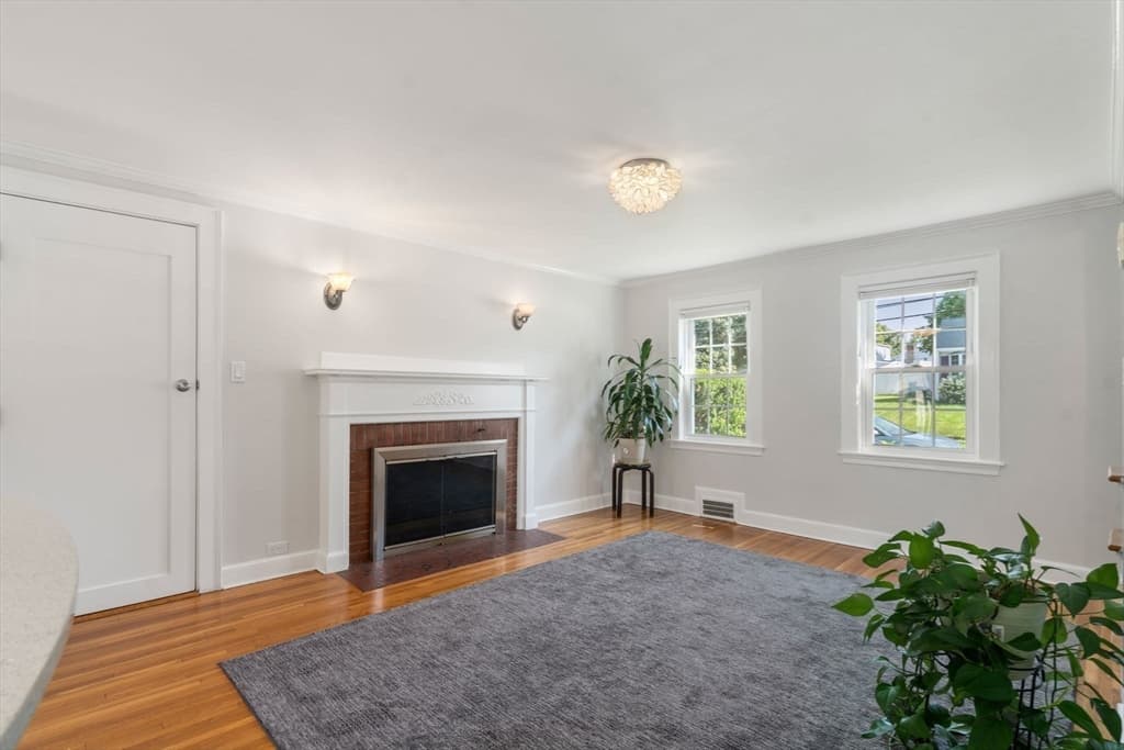 Single Family Residence at 32 Grosvenor Rd, Waltham MA 02453, photo 4 of 39