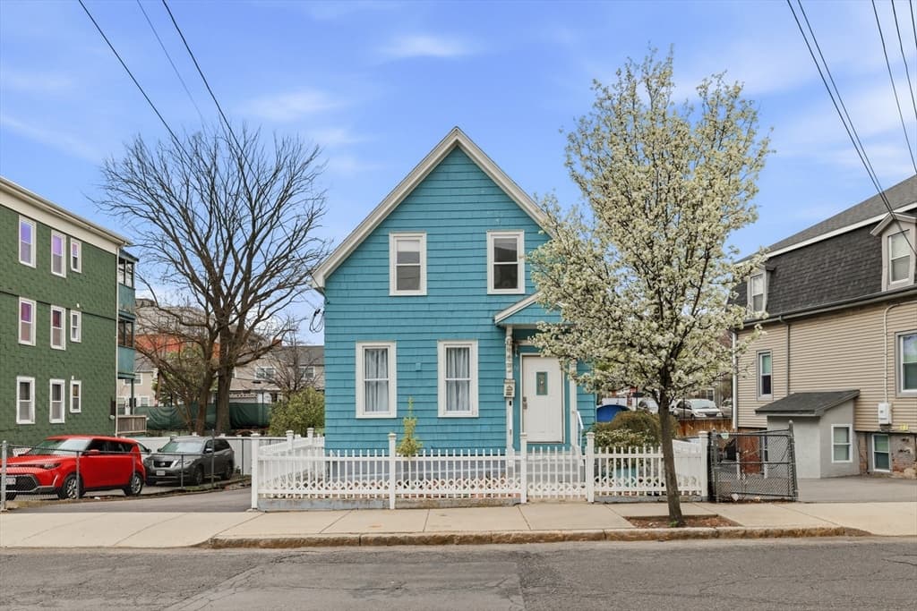 30 Woodlawn St, Everett MA 02149