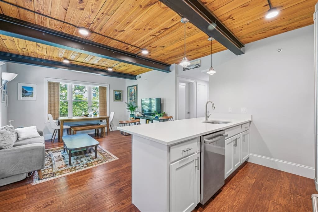 192 Raymond St # 4, Cambridge MA 02140 photo 2