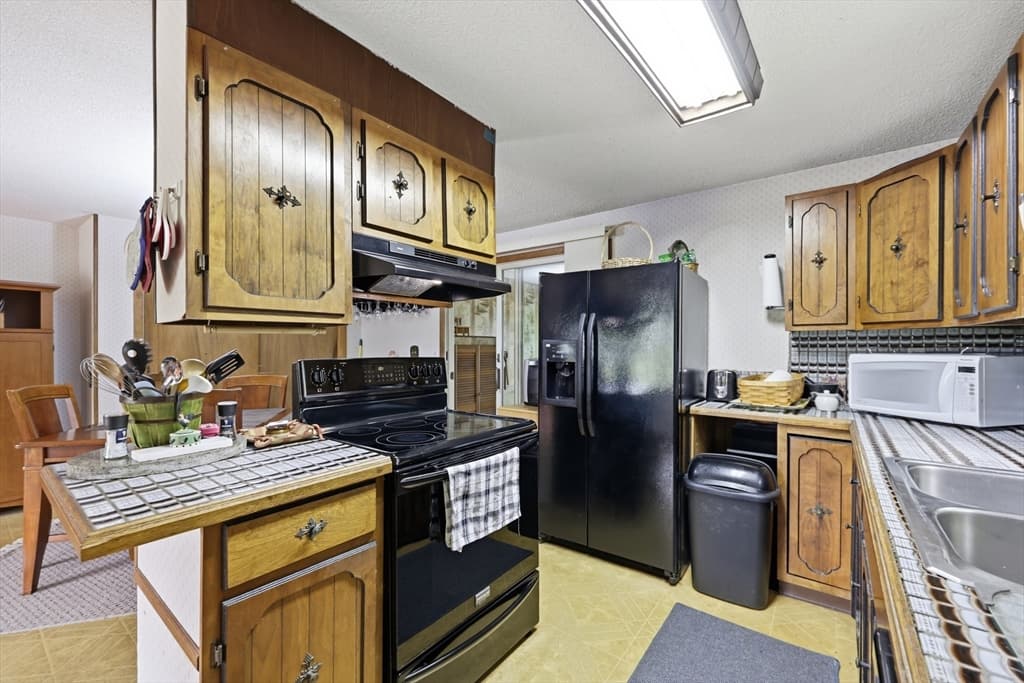 1303 Calkins Rd, Palmer MA 01069 photo 5