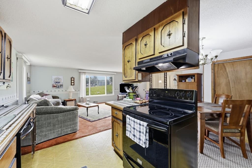 1303 Calkins Rd, Palmer MA 01069 photo 6