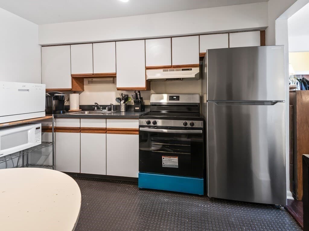 Condominium at 10 Roberts Street # 12, Somerville MA 02145, Somerville, photo 10 of 24