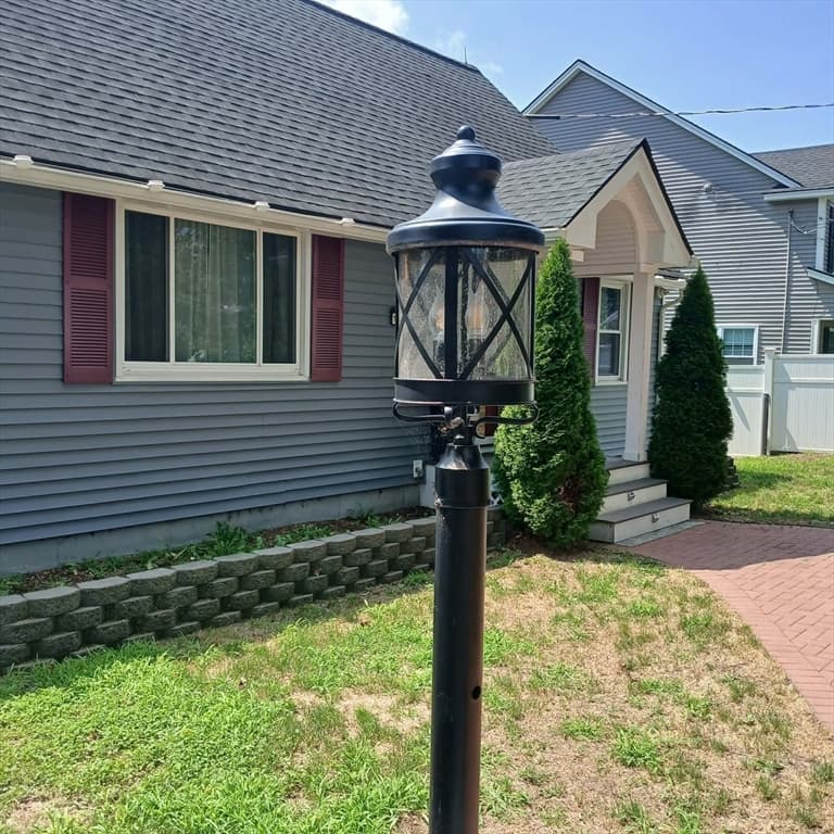 1582 Varnum Ave, Lowell MA 01854 photo 2