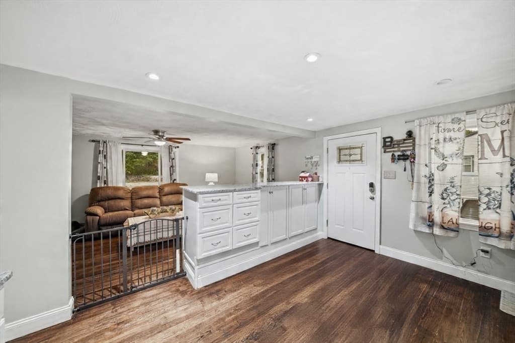 1582 Varnum Ave, Lowell MA 01854 photo 16