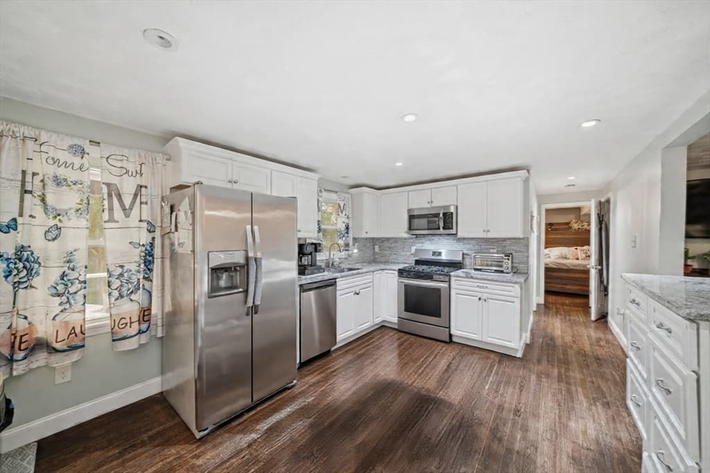 1582 Varnum Ave, Lowell MA 01854 photo 14