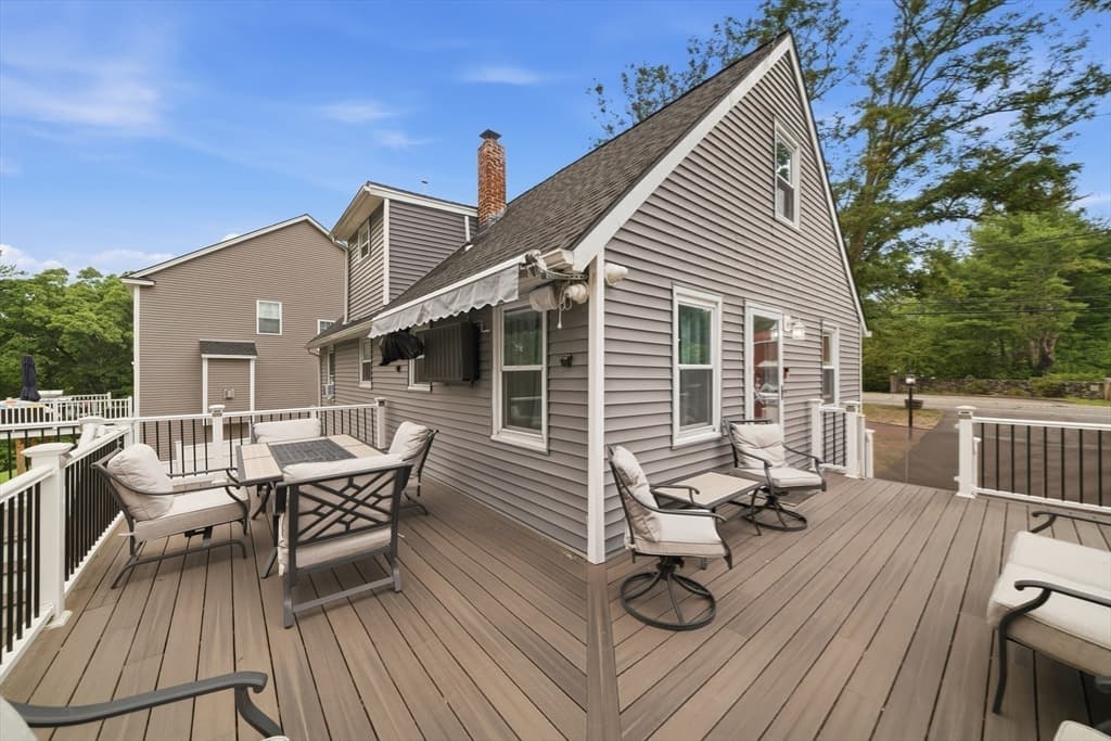 1582 Varnum Ave, Lowell MA 01854 photo 11