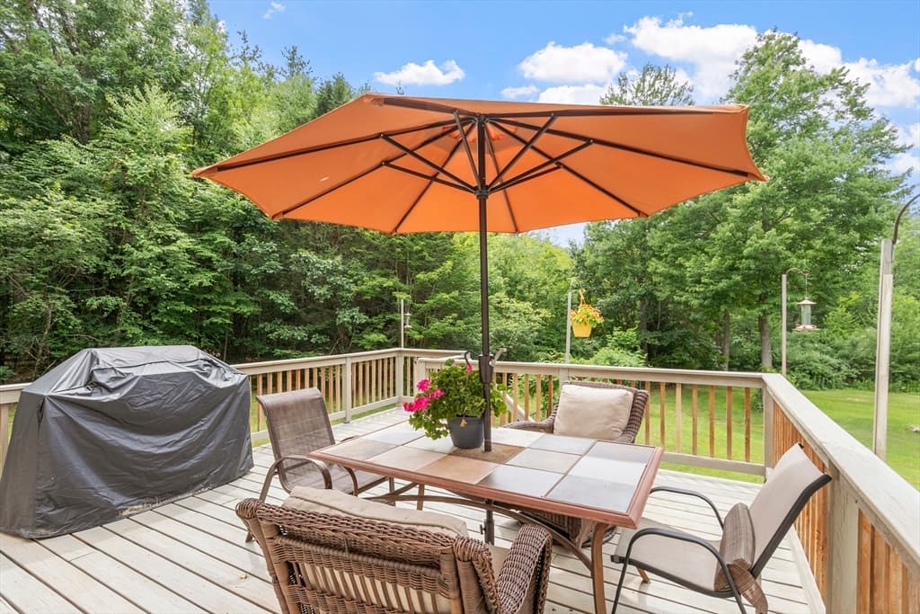 18 Lawrence St, Pepperell MA 01463 photo 4