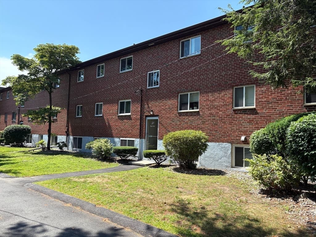 Condominium at 50 Bryon Road # 4, Boston MA 02467, Boston, photo 27 of 29