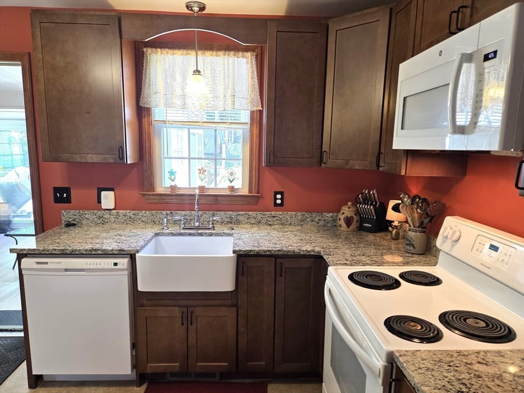 77 Ridge Road, Marlborough MA 01752 photo 2