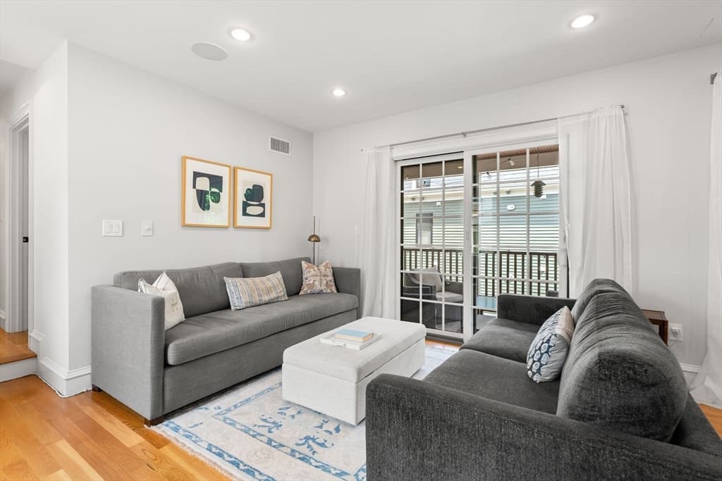 Condominium at 95 Green St # 2, Boston MA 02130, Boston, photo 6 of 40