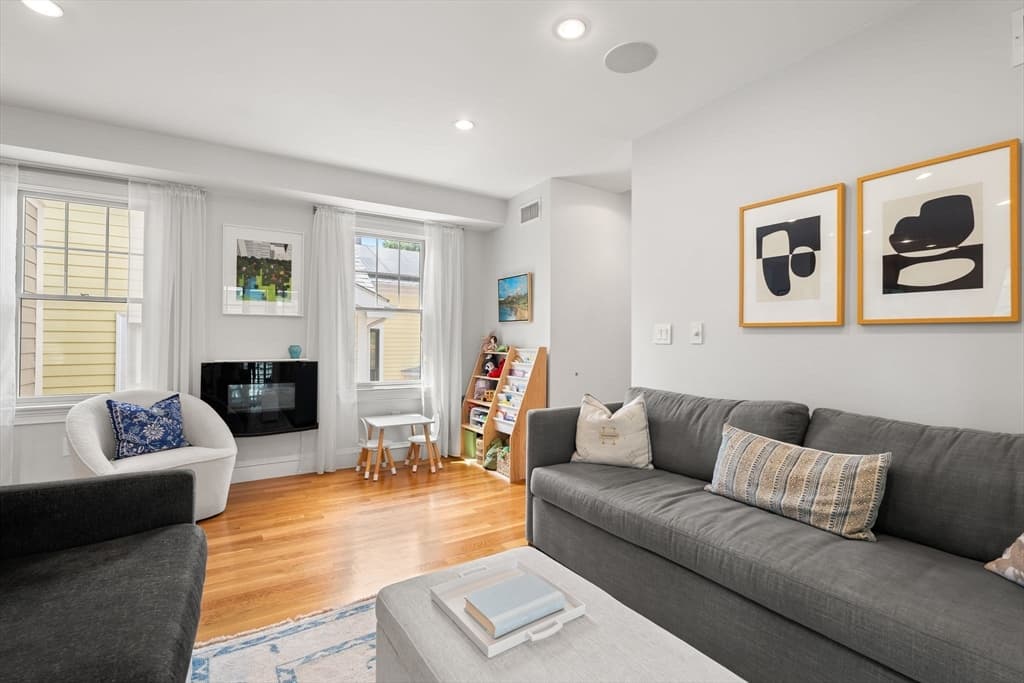 Condominium at 95 Green St # 2, Boston MA 02130, Boston, photo 7 of 40