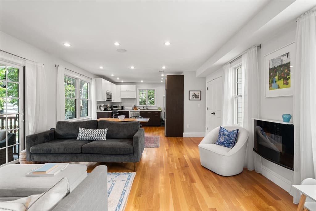 95 Green St # 2, Boston MA 02130