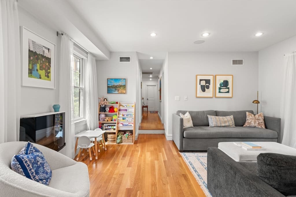 Condominium at 95 Green St # 2, Boston MA 02130, Boston, photo 5 of 40
