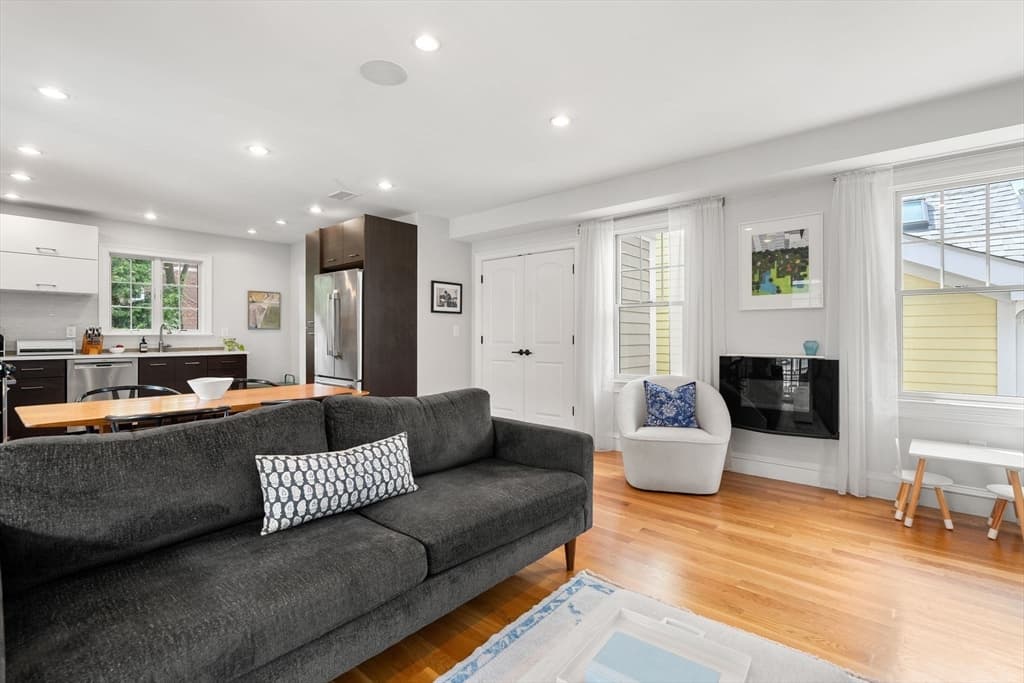 Condominium at 95 Green St # 2, Boston MA 02130, Boston, photo 8 of 40