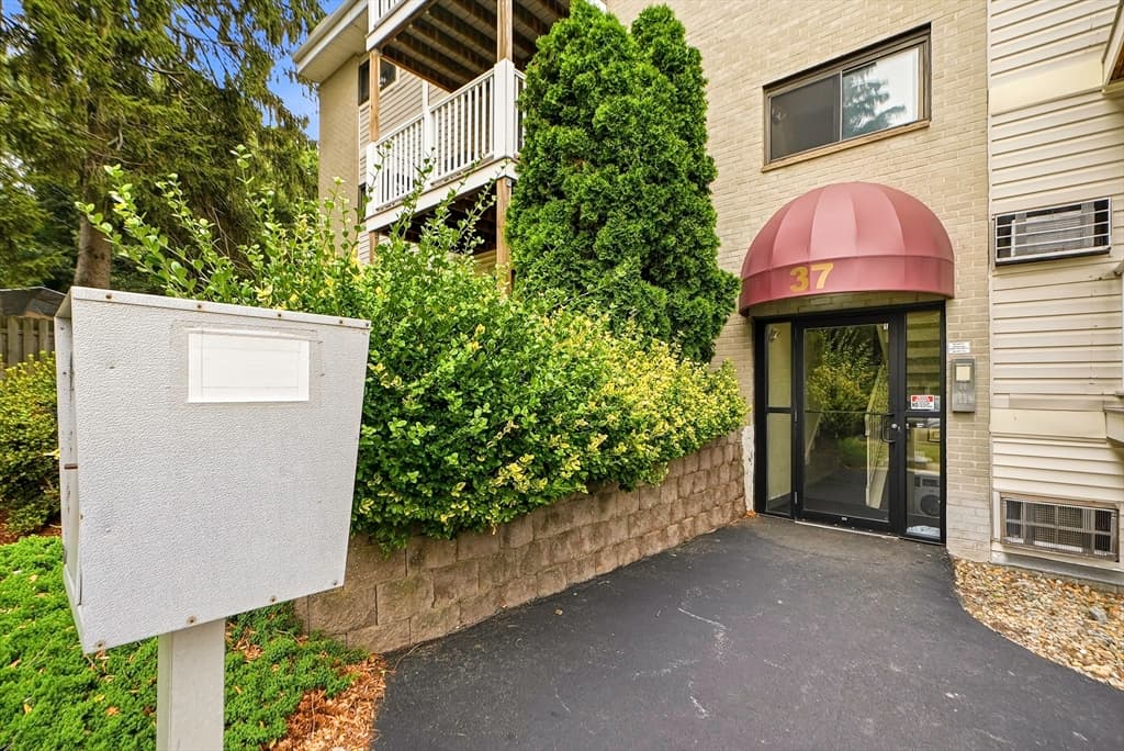 Condominium at 37 Hosmer St # 17, Marlborough MA 01752, Marlborough, photo 2 of 23