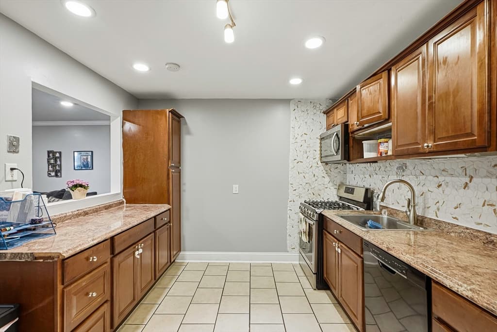 Condominium at 37 Hosmer St # 17, Marlborough MA 01752, Marlborough, photo 7 of 23