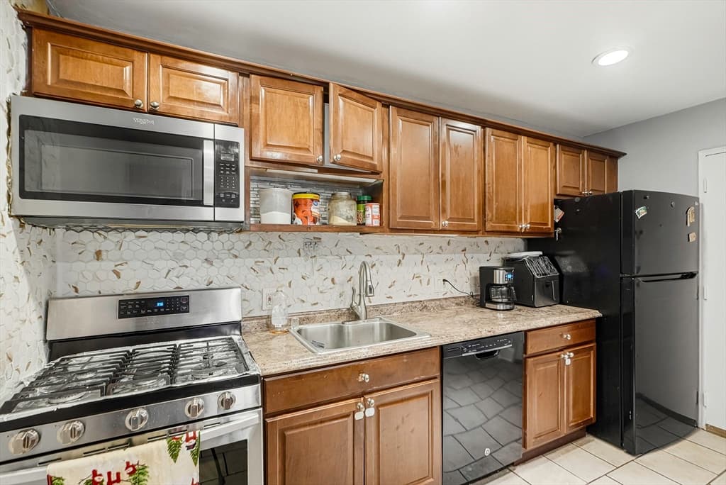 Condominium at 37 Hosmer St # 17, Marlborough MA 01752, Marlborough, photo 5 of 23