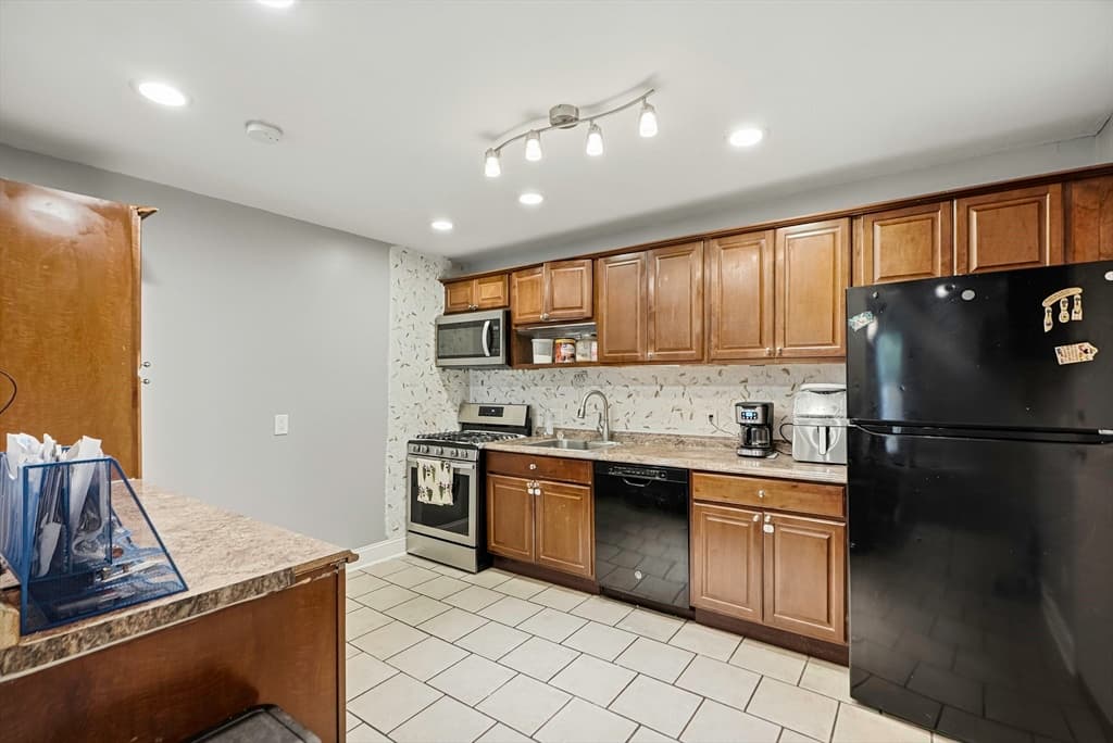 Condominium at 37 Hosmer St # 17, Marlborough MA 01752, Marlborough, photo 9 of 23