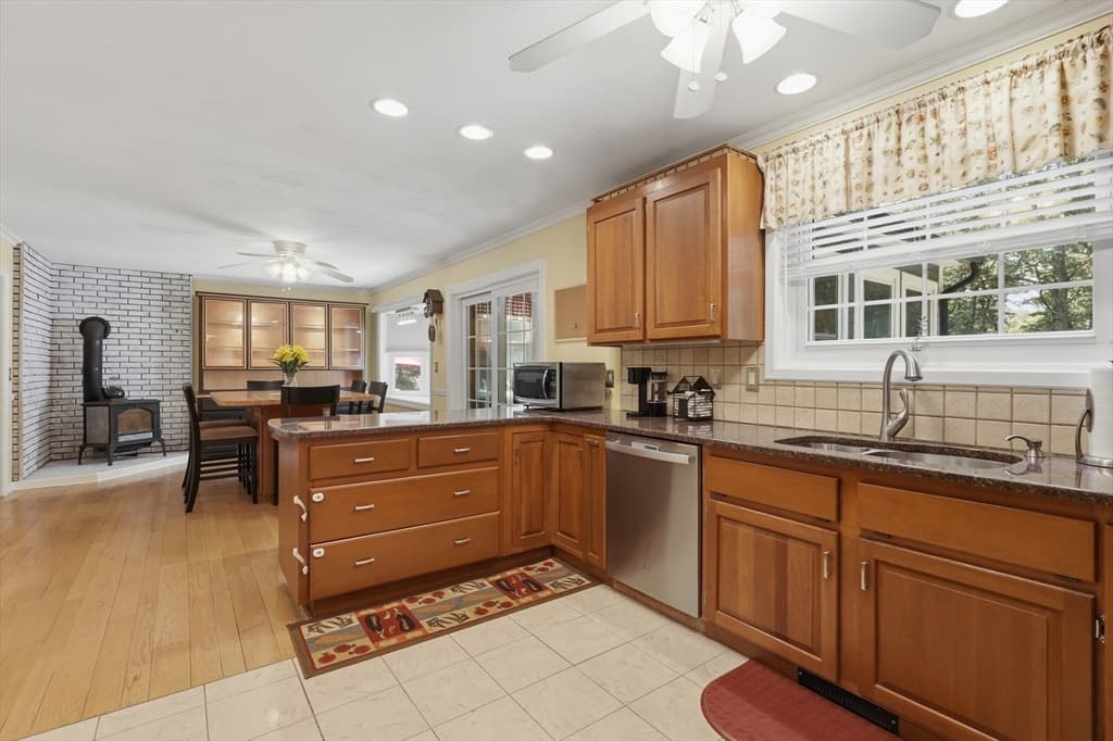 73 West Street, Pepperell MA 01463 photo 10