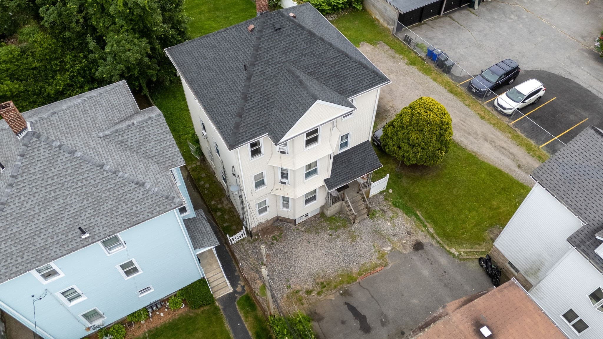 3 Family at 646 Birch St, Fall River MA 02724, photo 2 of 23