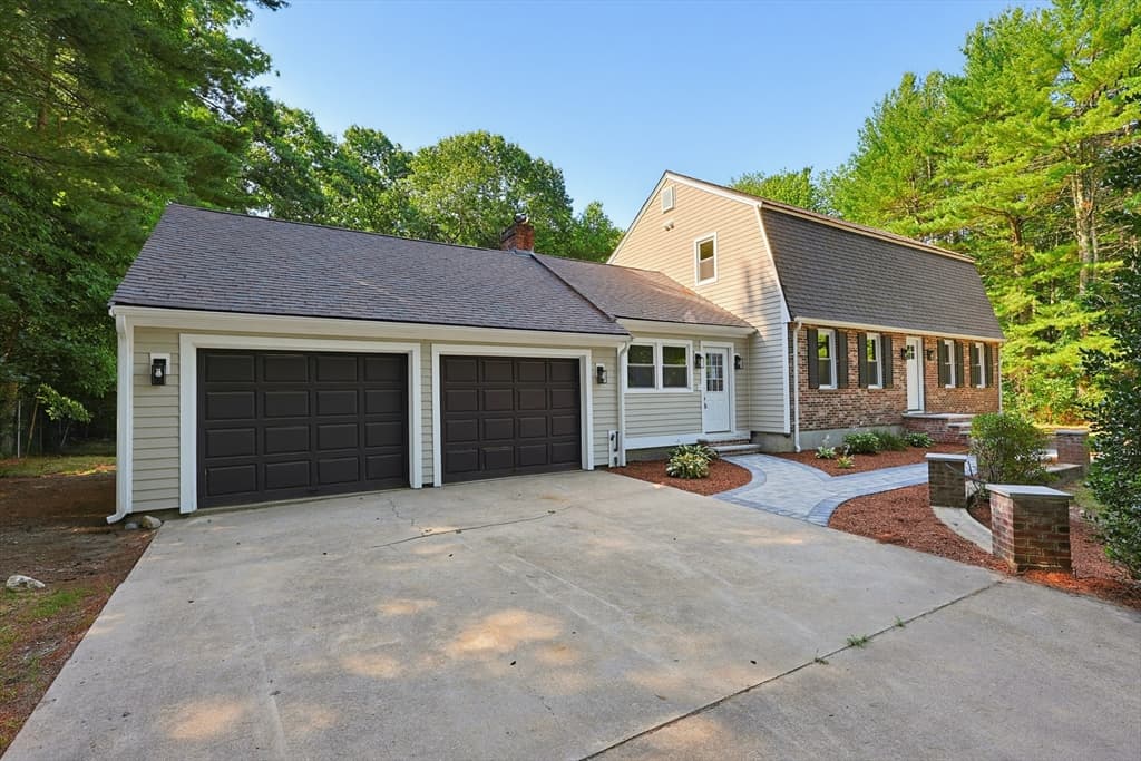 8 Cook Rd, Foxboro MA 02035