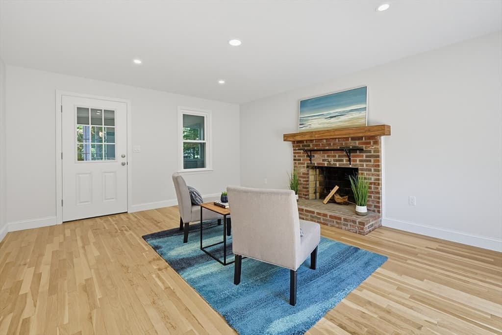 Single Family Residence at 8 Cook Rd, Foxboro MA 02035, Foxboro, photo 5 of 36